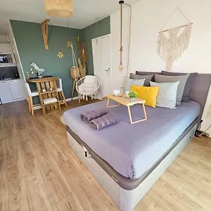 https://paisible-et-unique-avec-terrasse-sur-vue-piscine.fr-provencehotel.com
