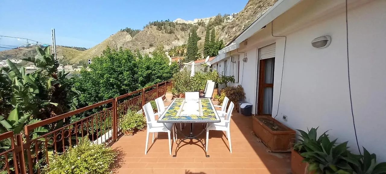 White Lotus Apartment Taormine
